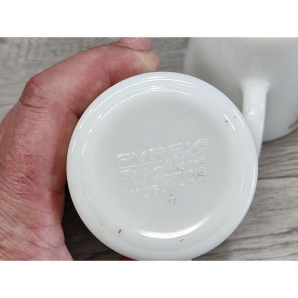 Set of 4 Vintage Pyrex Regency Gold Scroll Coffee Mugs D-Handle Milk Glass 709 - Picture 6 of 9